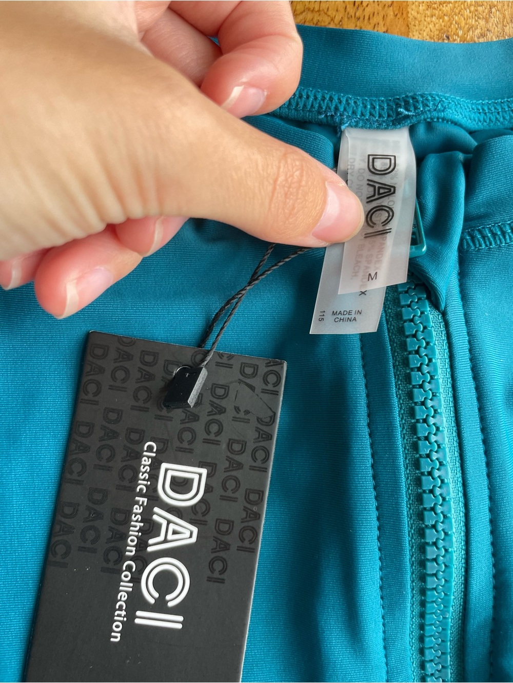Daci Women's M Teal Zip-Front Rash Guard Swim NWT see photos for condition - Picture 2 of 7